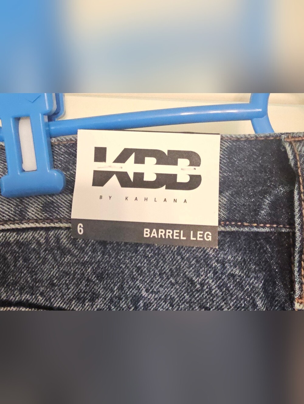 NWT KBB by KAHLANA Women's Mid-Rise Wide Barrel Leg Jean - Dark Wash Size 6 - Picture 5 of 7